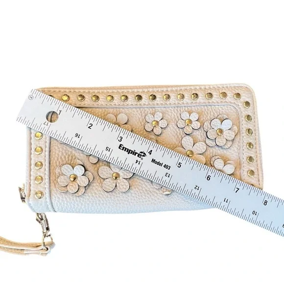 Under One Sky Wristlet Ivory with leather flower cut outs - Picture 10 of 11